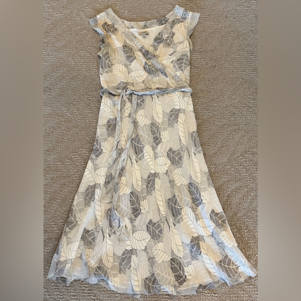 Burberry Silk Cream and Gray Leaf Patterned Dress